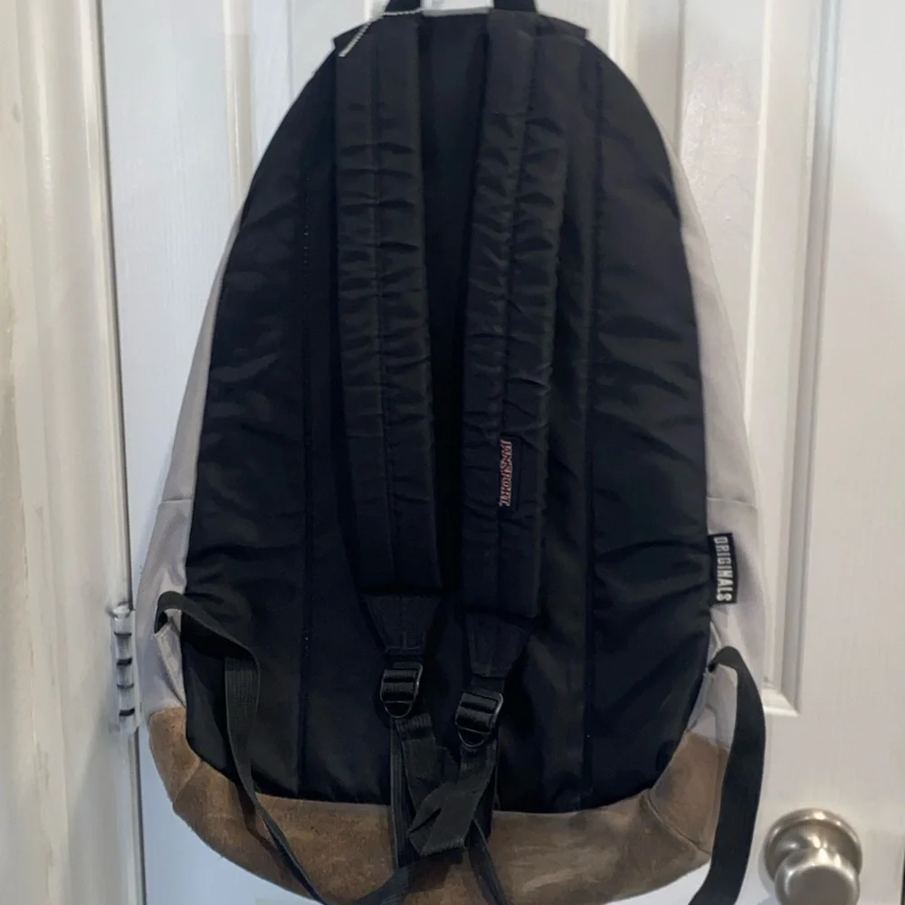 JanSport Gray Backpack with Brown Base